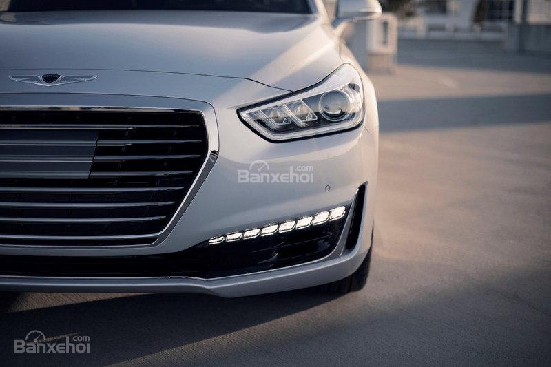 Đánh giá xe Genesis G90 2017: Đầu xe nổi bật với lưới tản nhiệt lớn hình lục giác a2