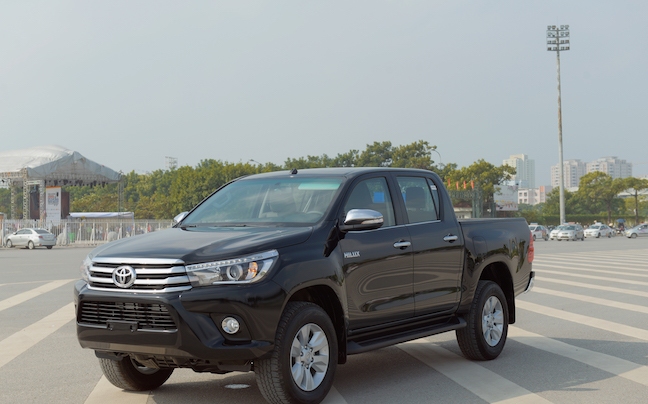 Toyota Hilux 2017 sở hữu động cơ mới, hộp số mới.