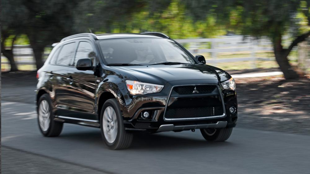 So sánh xe Mitsubishi Outlander Sport và Hyundai Tucson - Đạo mạo như nhau.