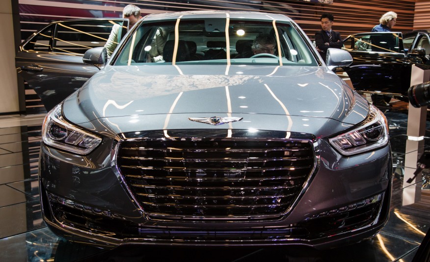 Đánh giá xe Genesis G90 2017: Đầu xe.