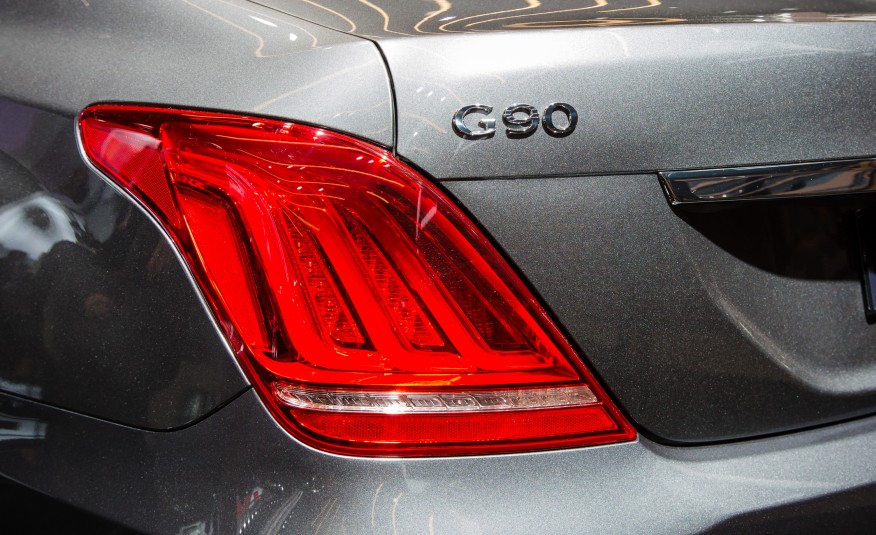 Đánh giá xe Genesis G90 2017: Đèn sau .
