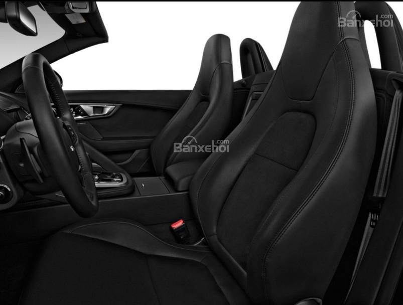 Đánh giá xe Jaguar F-Type 2017: Không gian ghế ngồi đủ rộng với lái xe và hành khách.