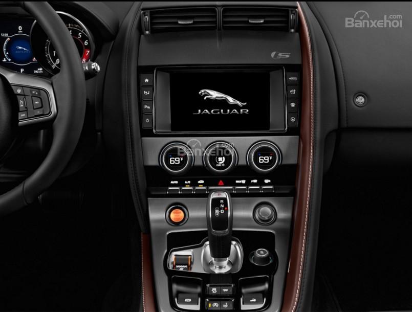 Đánh giá xe Jaguar F-Type 2017: Bảng điều khiển trung tâm a2