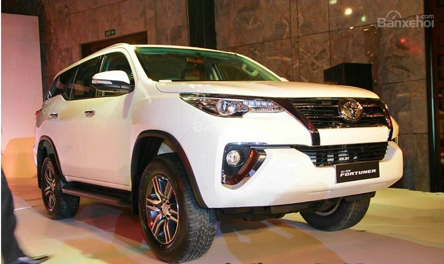 Toyota Innova Crysta hybrid và Fortuner hybrid sẽ sớm trình làng.