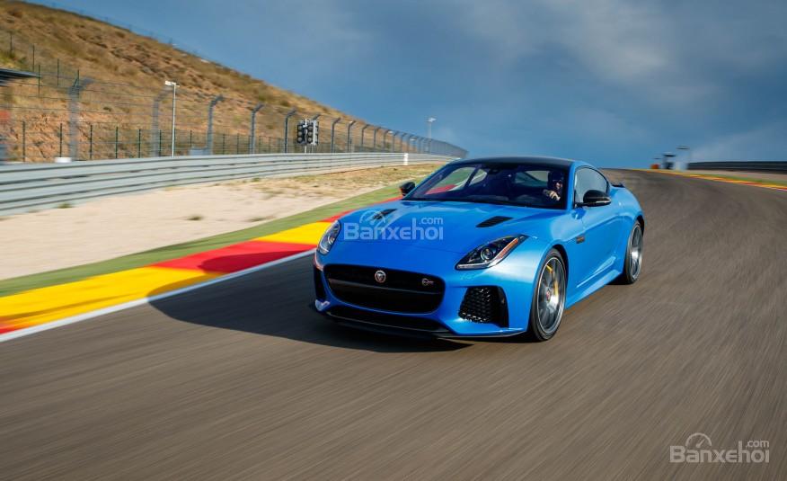 Đánh giá xe Jaguar F-Type 2017: Nội ngoại thất tuyệt đẹp, hiệu suất mạnh mẽ.