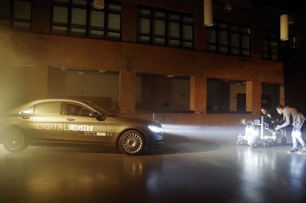 ​Hình ảnh công nghệ đèn pha Digital Light sắp ra mắt của Mercedes-Benz 1.