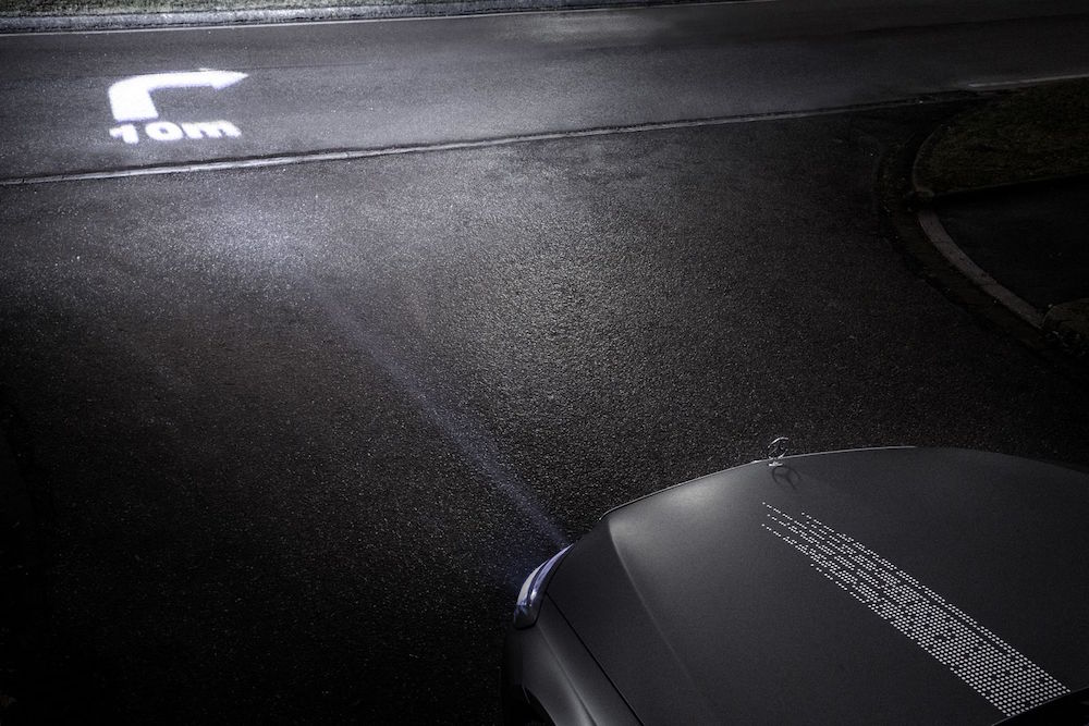 ​Hình ảnh công nghệ đèn pha Digital Light sắp ra mắt của Mercedes-Benz 3.