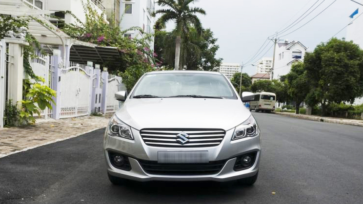 So sánh xe Suzuki Ciaz 2017 và Honda City 2016 về thiết kế đầu xe 1