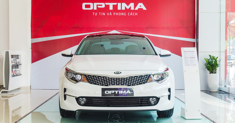 Đánh giá xe Kia Optima 2017 có diện mạo trẻ trung nhưng khá lạnh lùng.