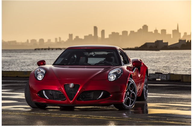 Alfa Romeo 4C - một trong những mẫu xe đẹp nhất thập kỷ.