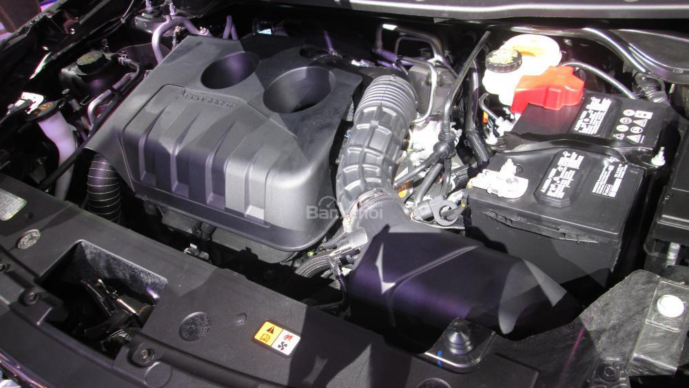 Toyota Land Cruiser Prado sở hữu động cơ dung tích lớn nhưng lại kém mạnh mẽ so với Ford Explorer  2