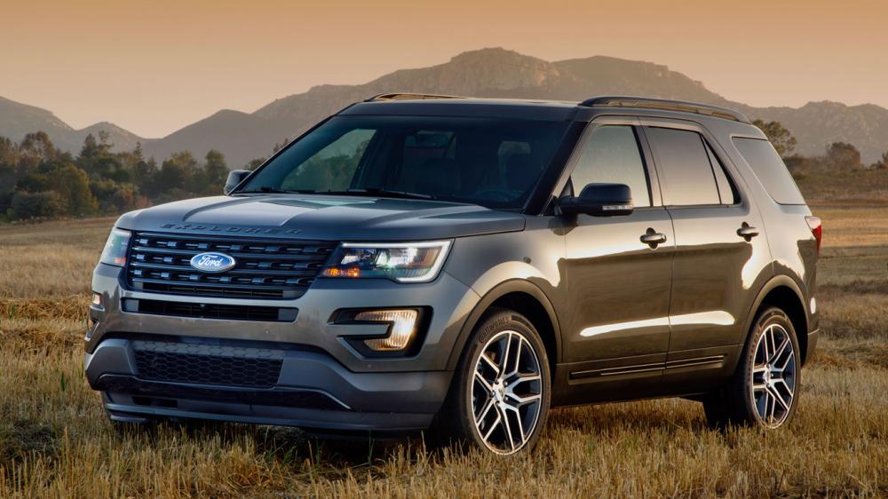 So sánh Ford Explorer và Toyota Land Cruiser Prado - Xe truyền thống và xe hiện đại 2