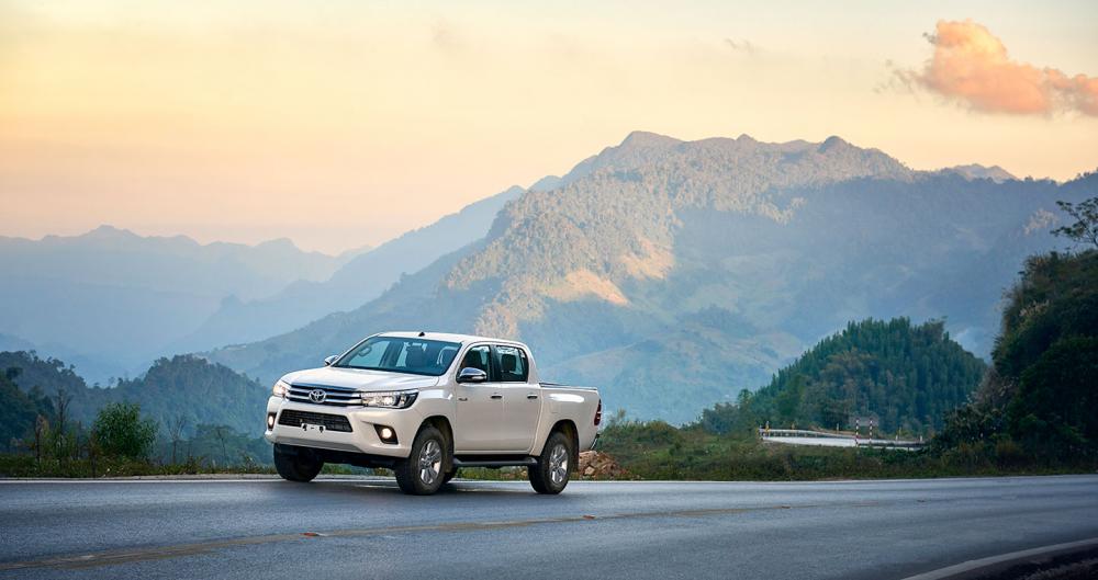 Đi phố, Toyota Hilux 2016 cho cảm giác nhẹ và chính xác Đi phố, Toyota Hilux 2016 cho cảm giác nhẹ và chính xác.