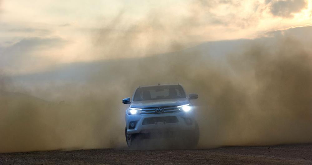 Toyota Hilux 2016 hội tụ được các yếu tố thiết kế đẹp, tiện nghi, vận hành mạnh mẽ và giá bán hợp lý Toyota Hilux 2016 hội tụ được các yếu tố thiết kế đẹp, tiện nghi, vận hành mạnh mẽ và giá bán hợp lý.