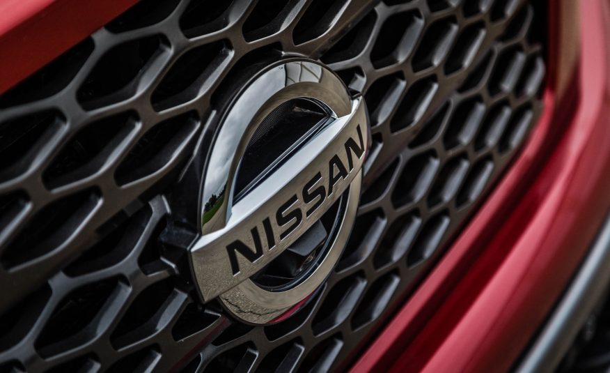 Đánh giá xe Nissan Titan 2017: Lưới tản nhiệt.
