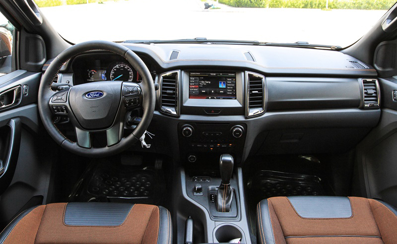 So sánh nội thất Ford Ranger Wildtrak 2016 và Chevrolet Colorado High Country 2017 - Xe cá nhân và xe gia đình So sánh nội thất Ford Ranger Wildtrak 2016 và Chevrolet Colorado High Country 2017 - Xe cá nhân và xe gia đình.