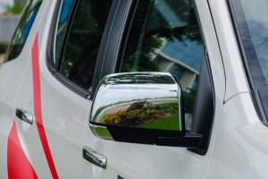 Đánh giá xe Isuzu mu-X 2016: Gương chiếu hậu.