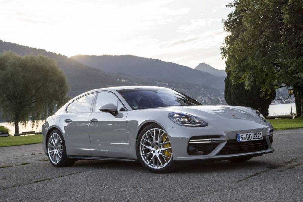 Đánh giá Porsche Panamera Turbo 2017: Đầu xe.