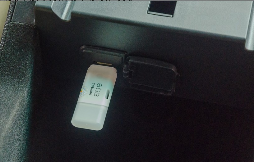 Đánh giá xe Ford Explorer 2017: cổng kết nối USB/Bluetooth và thẻ nhớ SD 1