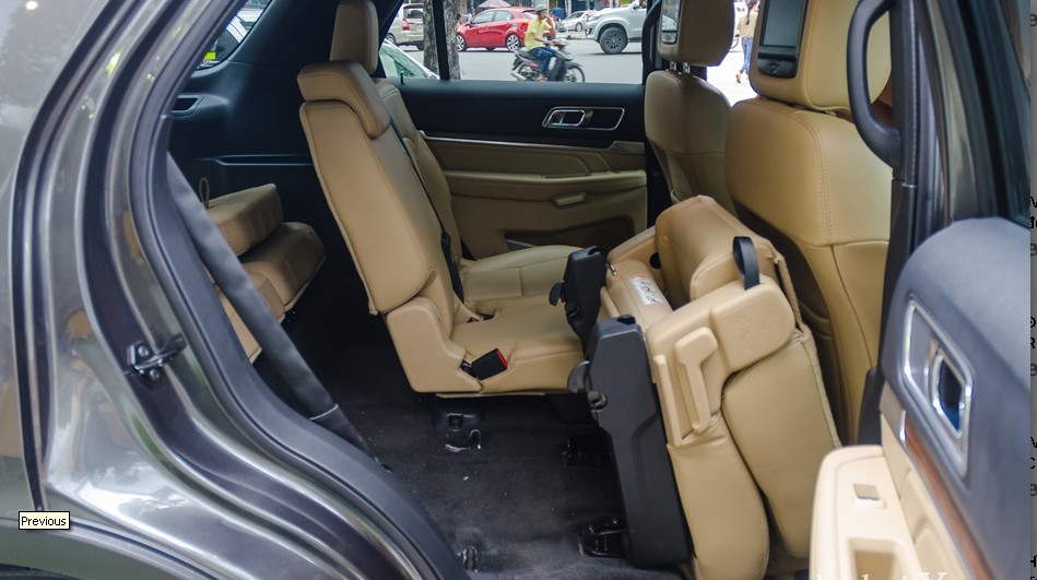 Đánh giá xe Ford Explorer 2017: Ghế ngồi có khả năng gập lại để tăng không gian chứa đồ 1