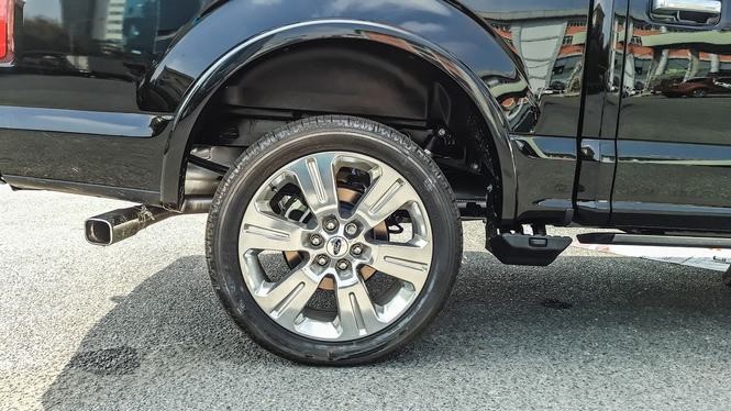 Ngắm Ford F-150 Limited giá 3 tỷ đồng vừa "đập thùng" tại Hà Nội 9