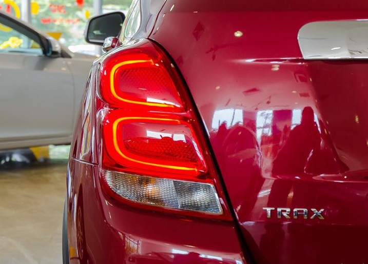 Đánh giá xe Chevrolet Trax 2017: Cụm đẹn hậu LED thiết kế trau chuốt, bắt mắt 1