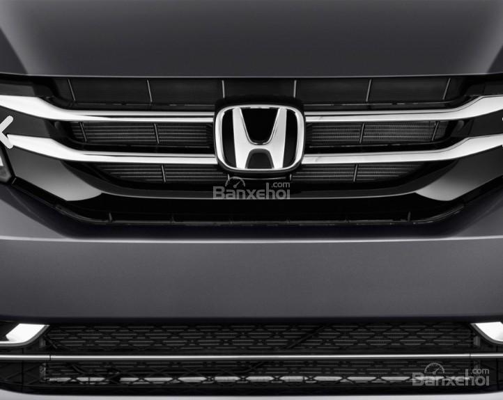 Đánh giá xe Honda Odyssey 2018: Lưới tản nhiệt đặc trưng của hãng.