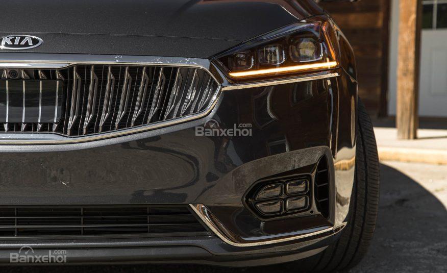 Đánh giá xe Kia Cadenza 2017: Đèn sương mù phía dưới.