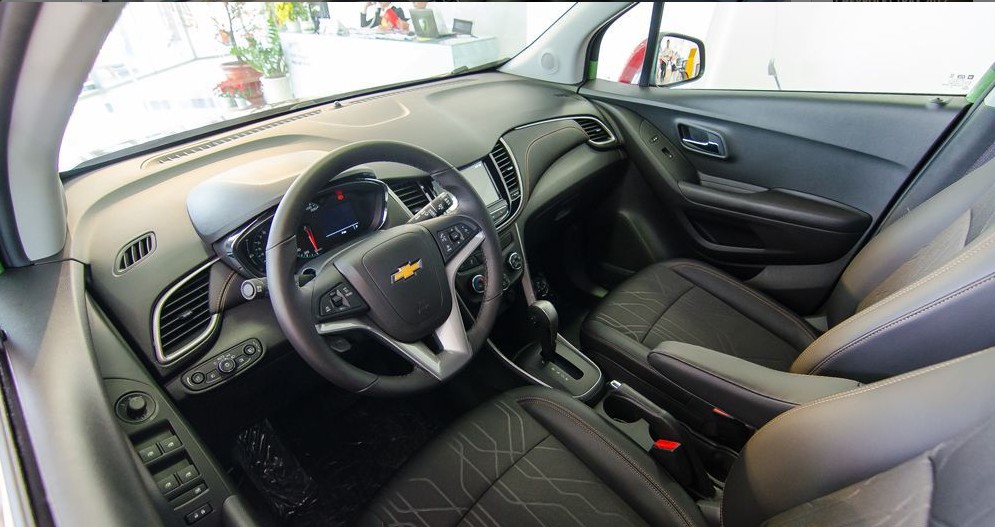 Đánh giá xe Chevrolet Trax 2017: Cụm điều khiển trung tâm Đánh giá xe Chevrolet Trax 2017: Cụm điều khiển trung tâm.