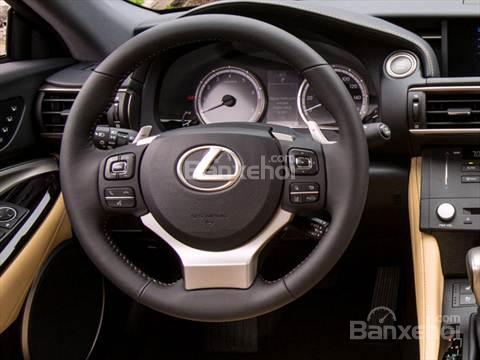 Đánh giá xe Lexus RC 2017: Vô lăng bọc da.