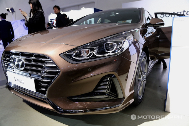 "Soi" sedan cỡ trung Hyundai Sonata 2018 ngoài đời thực 2