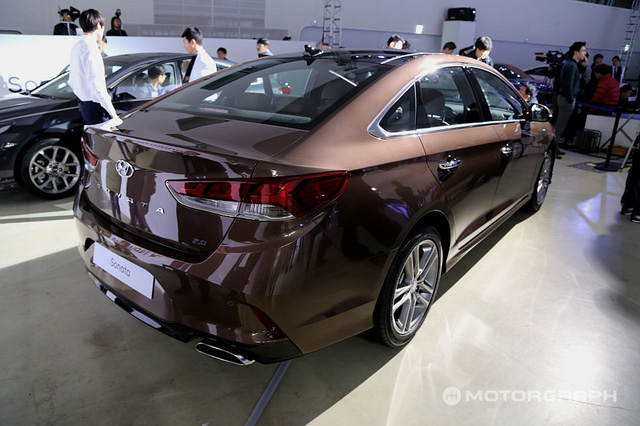 "Soi" sedan cỡ trung Hyundai Sonata 2018 ngoài đời thực 17