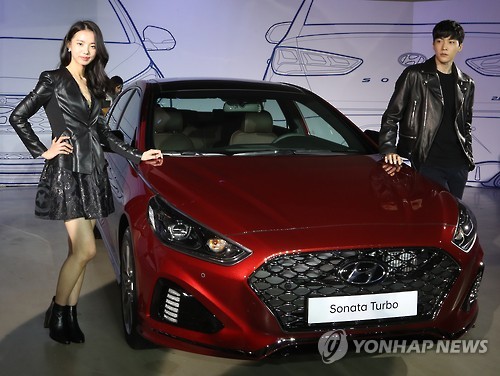 "Soi" sedan cỡ trung Hyundai Sonata 2018 ngoài đời thực 5