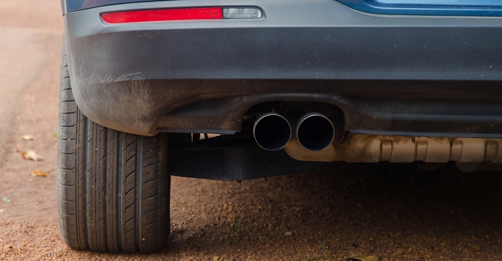 Đánh giá xe Volkswagen Tiguan 2016: Hai ống xả chếch về bên trái.