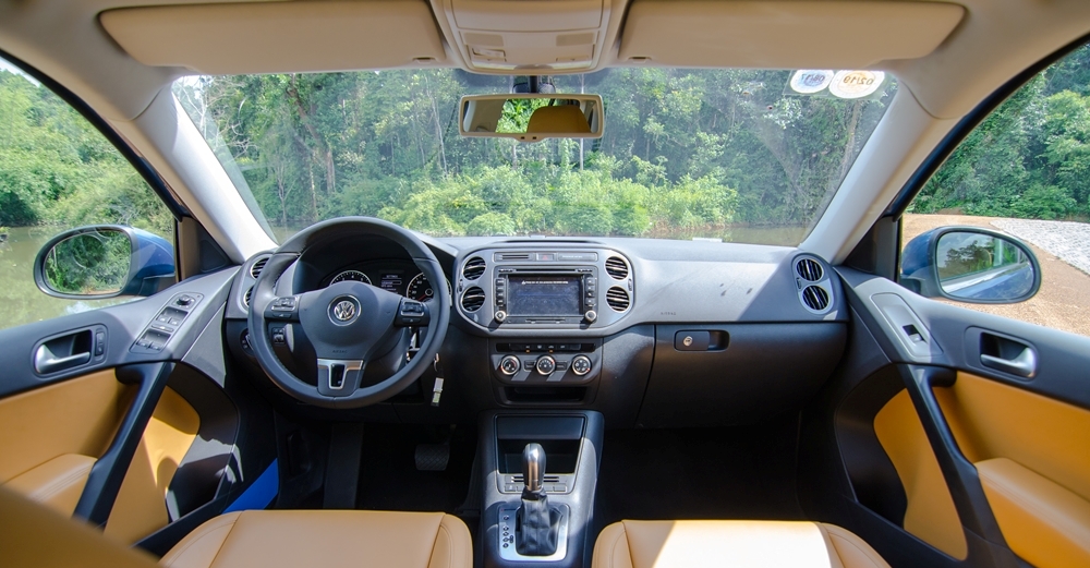 Volkswagen Tiguan 2016 có khoang nội thất mang nhiều nét thiết kế khác biệt so với các đối thủ.