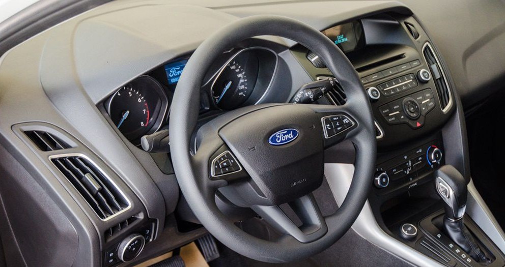 Đánh giá xe Ford Focus 2017: Vô-lăng.