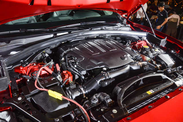 Jaguar F-Pace chỉ có duy nhất động cơ V6 3.0L Supercharger mạnh 335 mã lực.