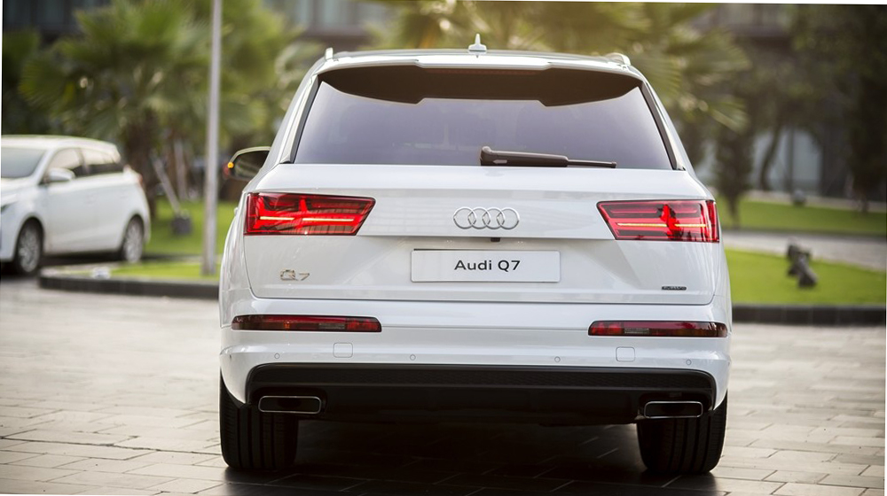 Audi Q7 2016 sở hữu thân vỏ làm từ vật liệu cao cấp, cho trọng lượng hơn 2 tấn 2