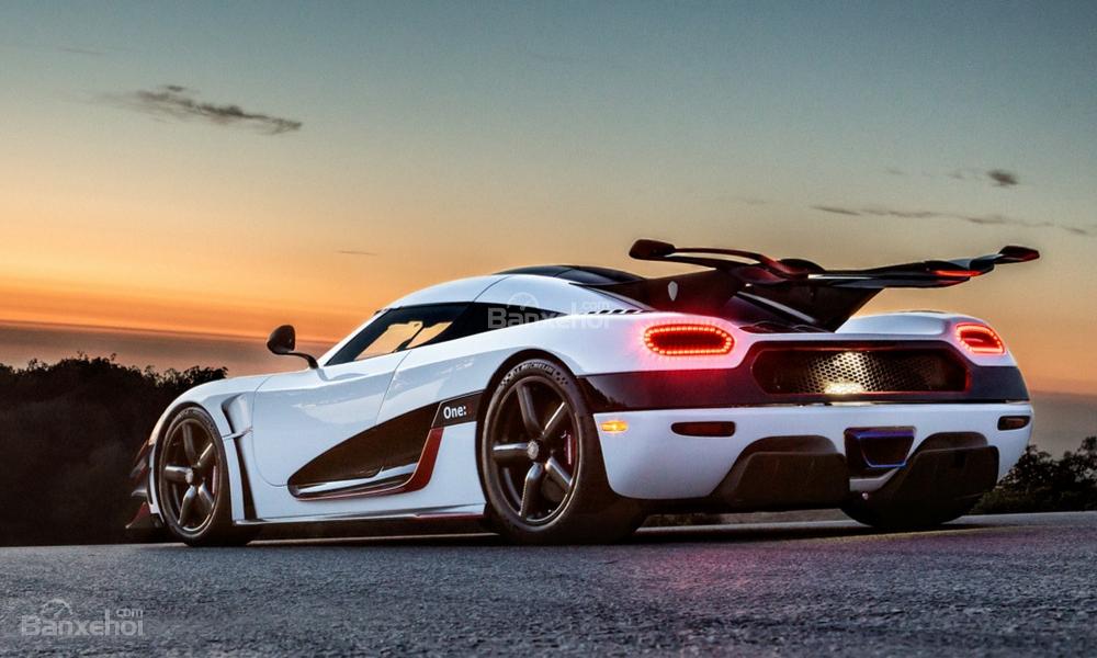 Christian Von Koenigsegg theo dõi "Koenigsegg" qua điện thoại a1