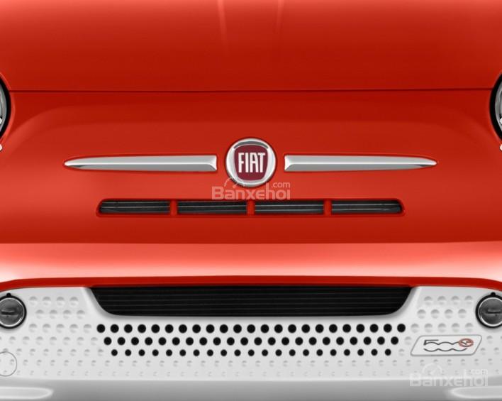 Đánh giá xe Fiat 500e 2017: Lưới tản nhiệt trắng phía đầu xe.