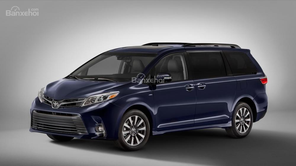 Toyota Sienna 2018 làm mới toàn diện chuẩn bị ra mắt triển lãm New York.