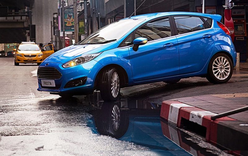 Ford Fiesta Ecoboost 2016 giúp người dùng tận hưởng cảm giác thảnh thơi khi đi trong thành phố 1