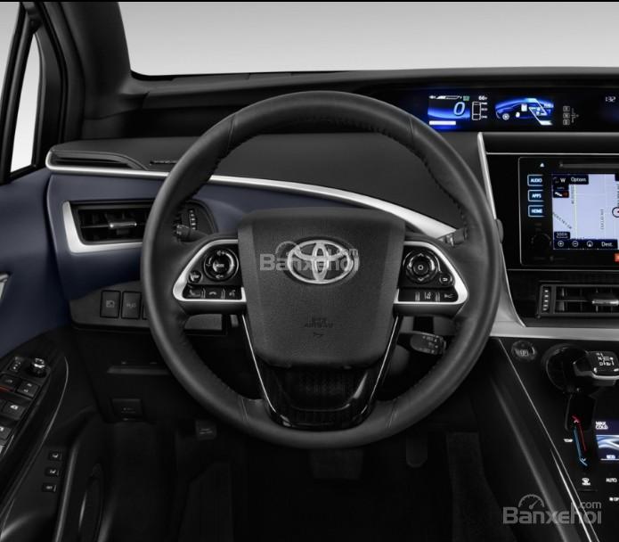 Đánh giá xe Toyota Mirai 2017: Vô lăng xe bọc da.