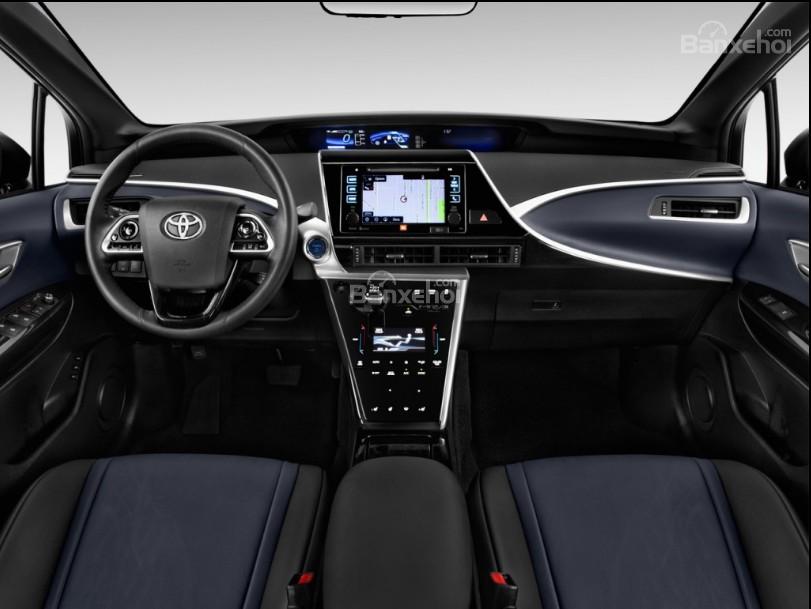 Đánh giá xe Toyota Mirai 2017: Thiết kế nội thất sang trọng.