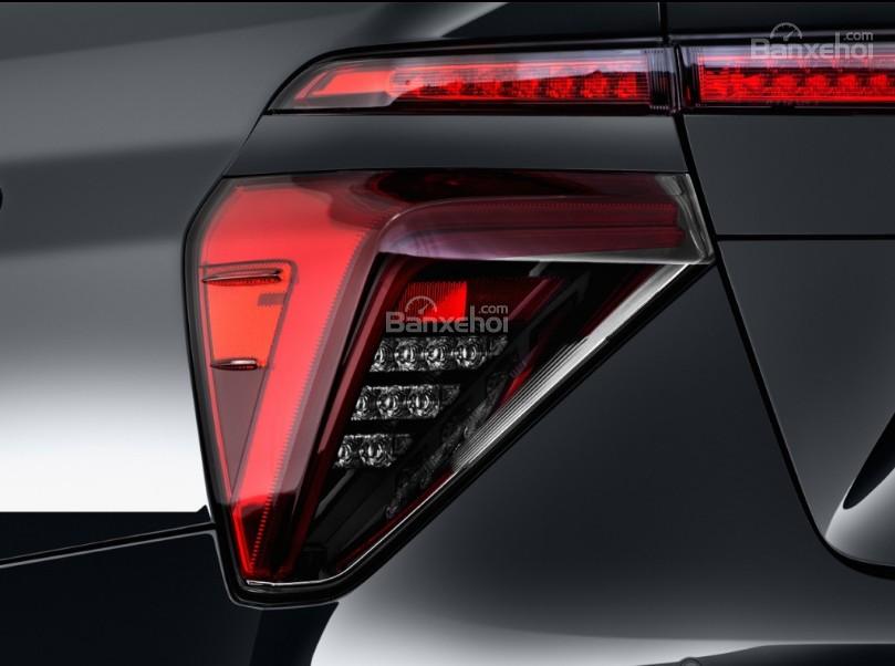 Đánh giá xe Toyota Mirai 2017: Đèn hậu tích hợp LED.