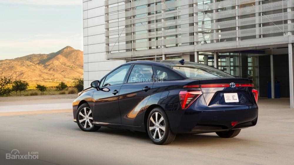 Đánh giá xe Toyota Mirai 2017: Thiết kế đẹp mắt.