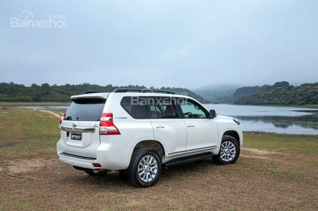 Toyota LandCruiser Prado Altitude 2017 trở lại với giá 68.230 USD a3