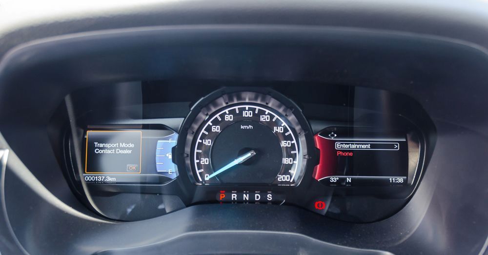 Đồng hồ lái trên các phiên bản của Ford Everest 2017 tương tự nhau.