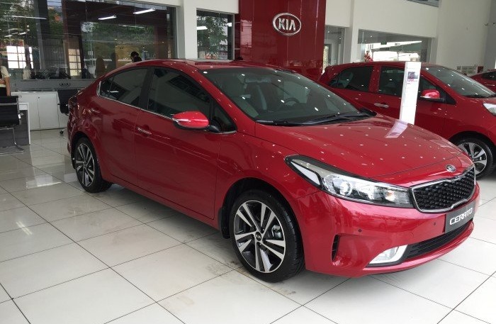 Thaco vừa tiếp tục làm mới Kia Cerato cho phiên bản 2017 với việc trang bị bộ mâm đúc có thiết kế mới