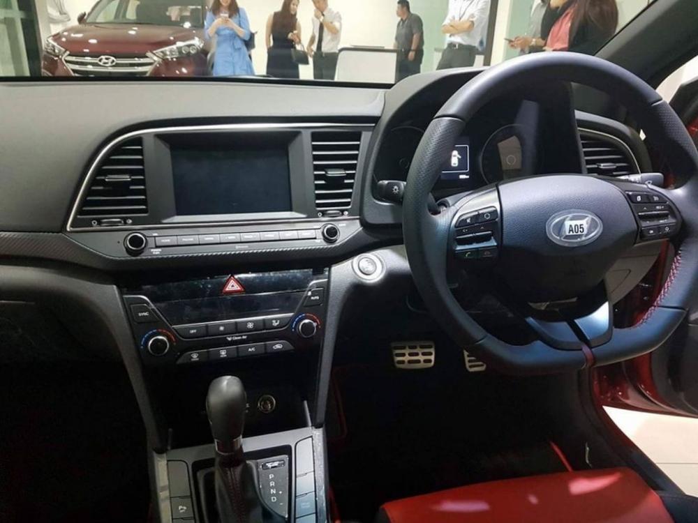 Hyundai Elantra lấp ló tại đại lý Malaysia, chuẩn bị ra mắt 4